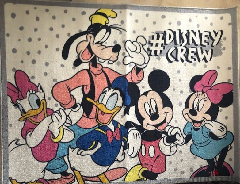 mickey mouse family carpet in very good conditions 0