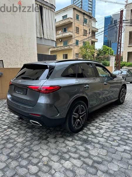 Mercedes GLC 300 AMG-line mild-Hybrid 2023 0 km gray on black - Cars ...