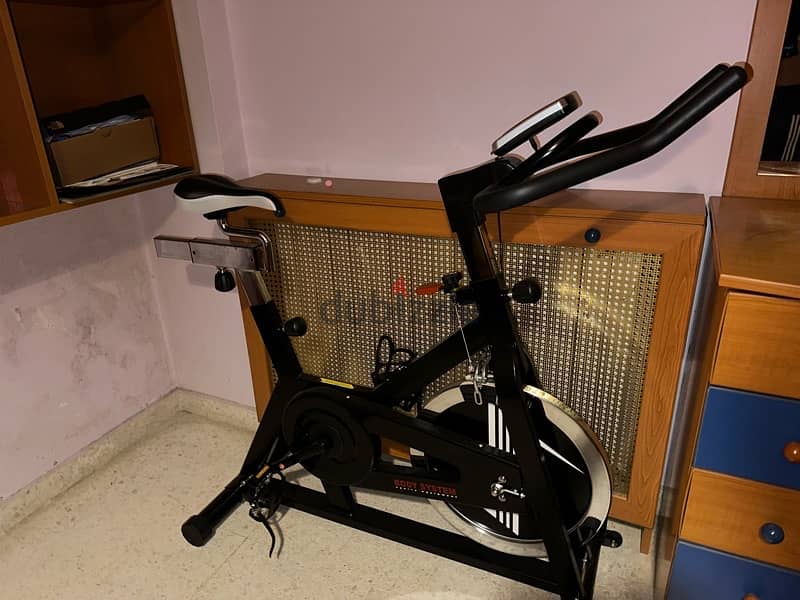 Spinning bike cardio machine Gym Fitness Fighting sports