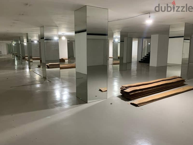 A 2200 m2 showroom for rent in Dbayeh - صالة عرض للإيجار في ضبية 1