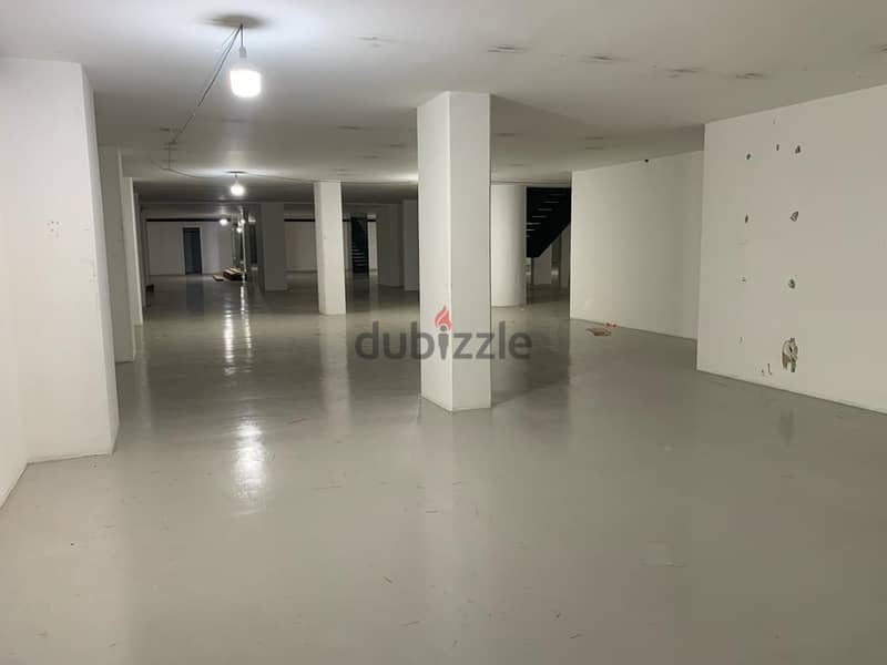 A 2200 m2 showroom for rent in Dbayeh - صالة عرض للإيجار في ضبية 8