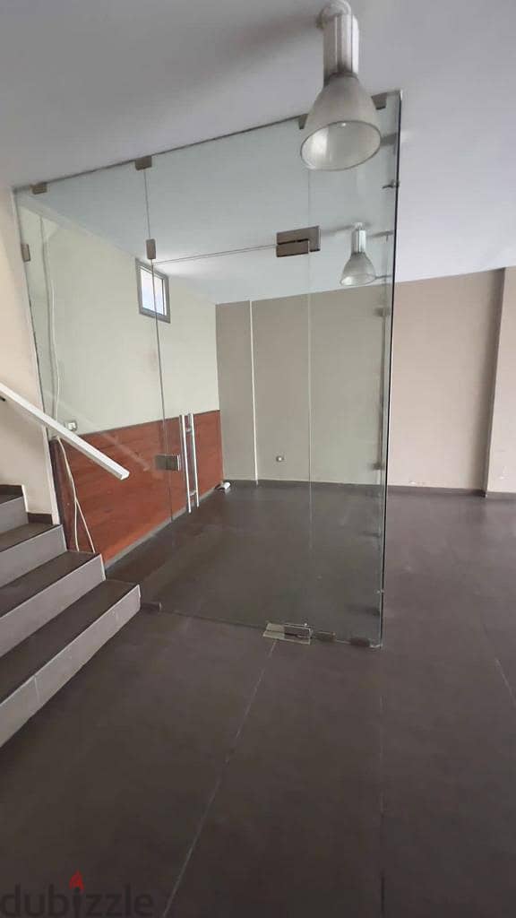 160m2 duplex showroom for rent in Sin El Fil - صالة عرض للإيجار 3