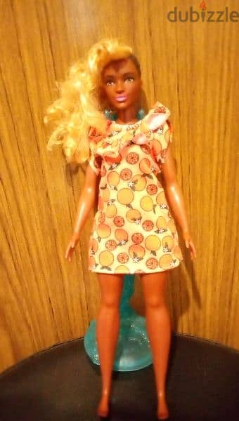 Barbie KIM FASHIONISTAS ZIG ZAG CURVY Mattel 2018 great AA doll=15$ 1
