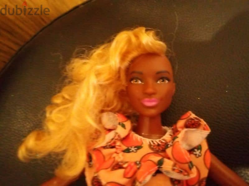 Barbie KIM FASHIONISTAS ZIG ZAG CURVY Mattel 2018 great AA doll=15$ 5