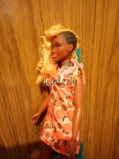 Barbie KIM FASHIONISTAS ZIG ZAG CURVY Mattel 2018 great AA doll=15$