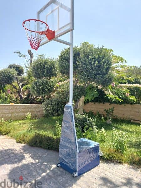 basketball stand 1