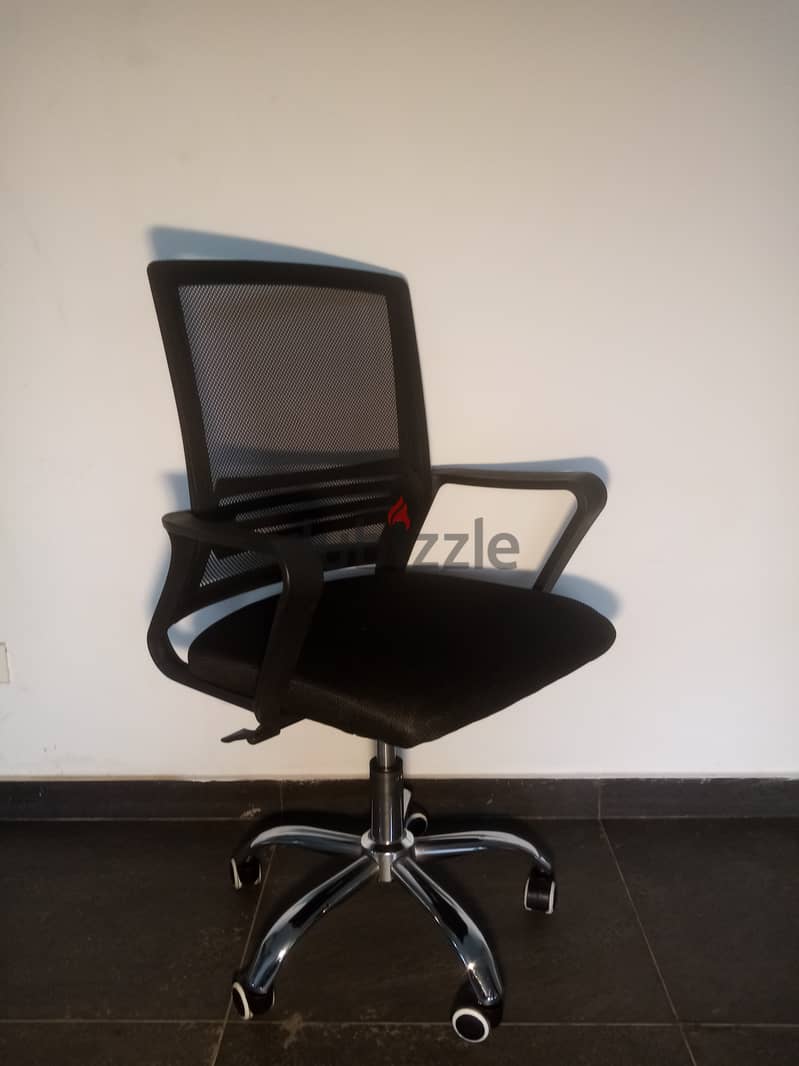 كرسي مكتب للضيوف او الموظفين مريح جدا متوفر باللون الأسود 3
