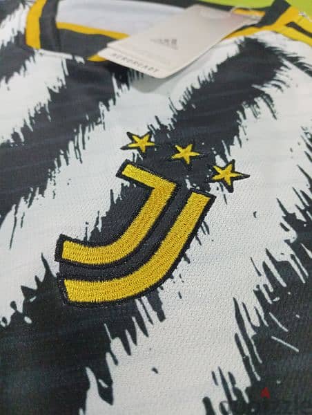 Juventus Chiesa Football Shirt & Short 2023-24 3