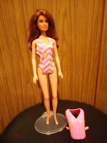 TERESA CALI GIRL Mattel 2000 dressed doll has bending legs=15$ 5
