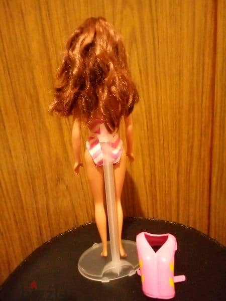 TERESA CALI GIRL Mattel 2000 dressed doll has bending legs=15$ 2
