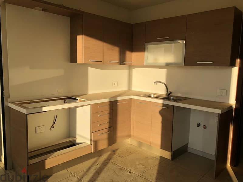 Apartment for sale in Ras El Nabeh شقة في راس النبع للبيع 4