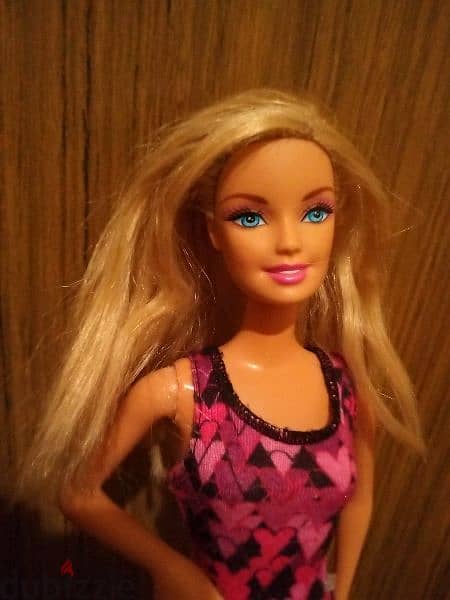 Barbie LOVES GLITTER NAILS Mattel2010 used Still good doll bend legs 3