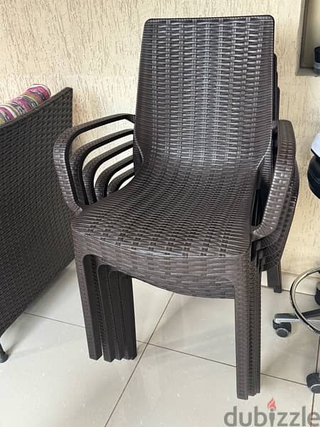 resin chair كرسي رازين ( يوجد 6) 0