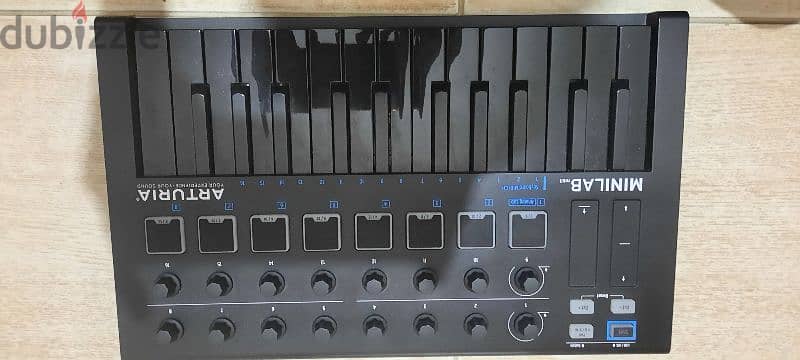 mini lab universal midi keyboard deep black edition 1