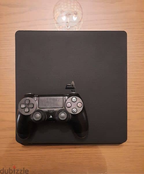 PS4 slim and controller 0
