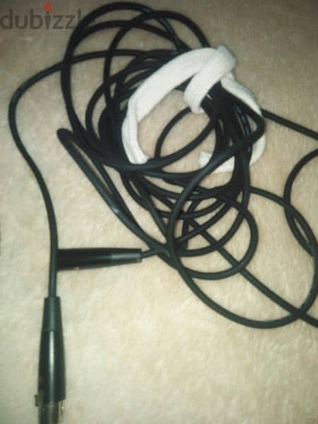Microphone with Onstage Stand and long hercules cable 3