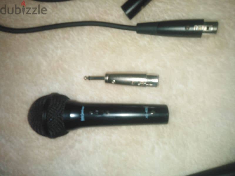 Microphone with Onstage Stand and long hercules cable 5