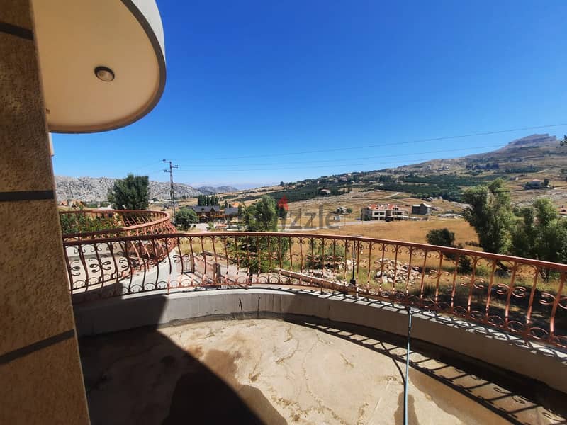 villa for sale in LAKLOUK ,luxurious,with a great mountain view 4