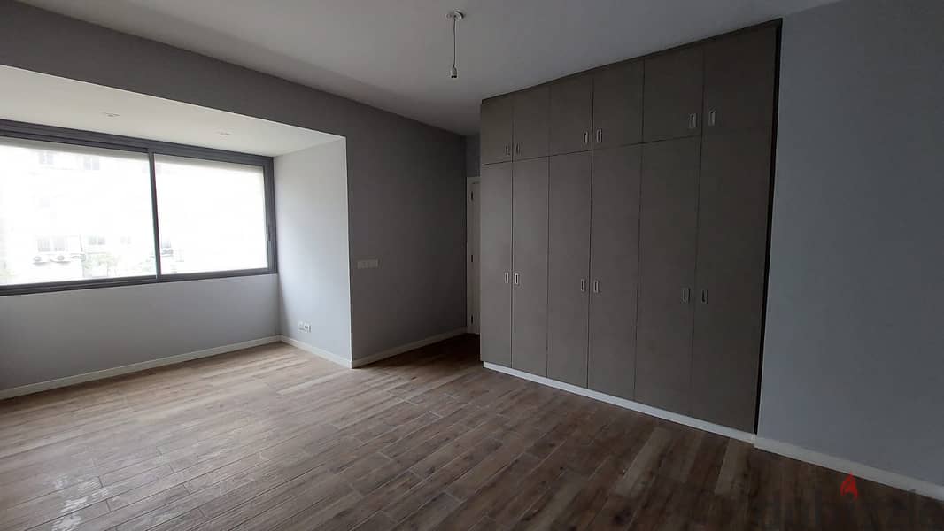 L14057-4-Bedroom Apartment for Sale in Kantari, Ras Beirut 1