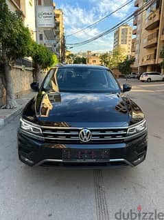 VW Tiguan 4motion SEL Premium 2018 black on black (clean carfax)