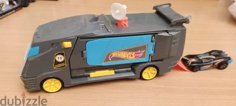 hotwheels truck + car for15$ 0