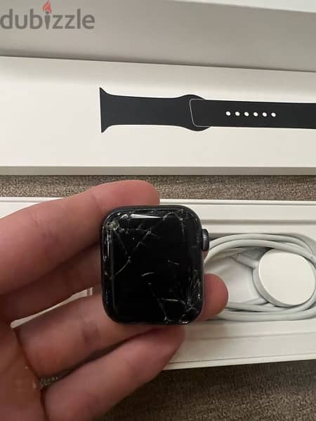 apple watch series 4 with cracked screen 2