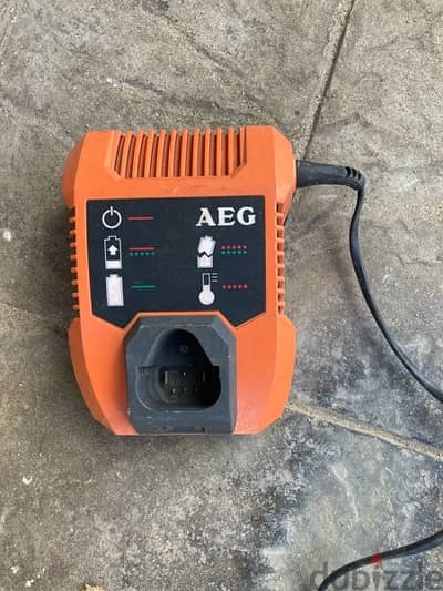 AEG battery charger شارجر شبه جديد