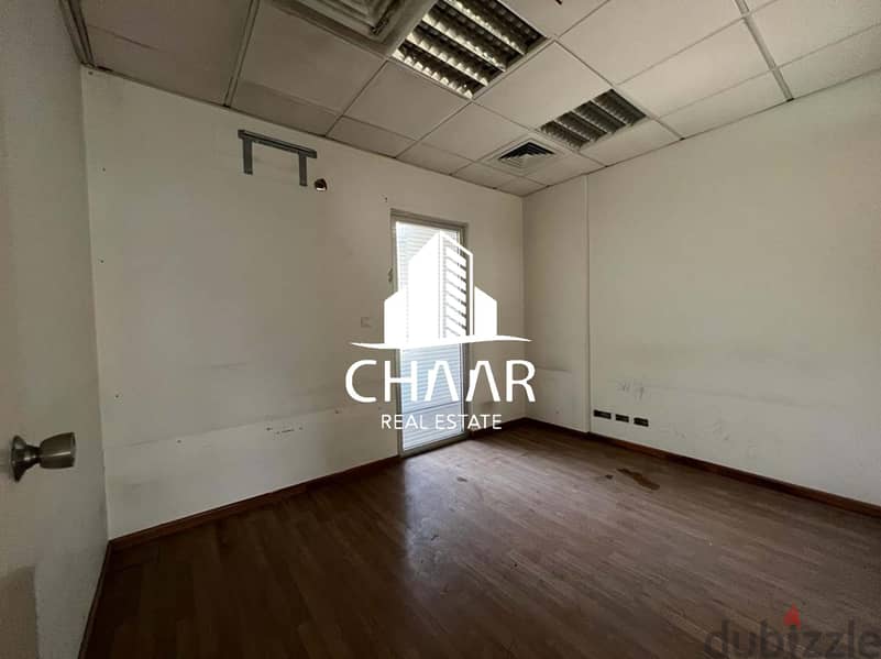 R1267 Spacious Office for Rent in Clemanceau 10