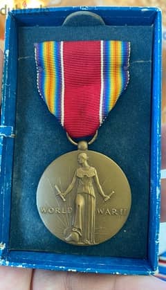وسام عسكري أميركي بالعلبة الأصلية للجنود المشاركين الحرب العالمية ٢ 0