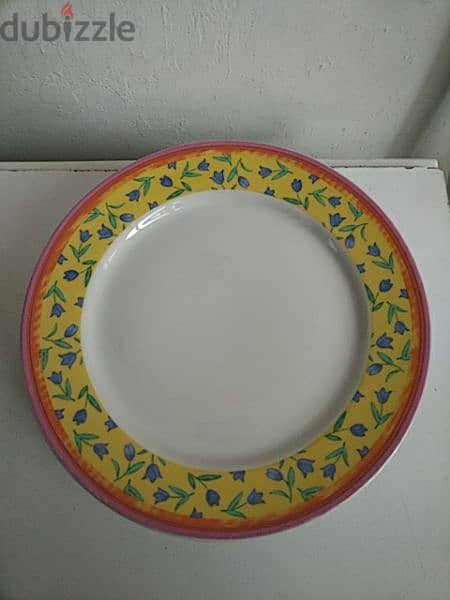 8 flowry plates  - Not Negotiable 0