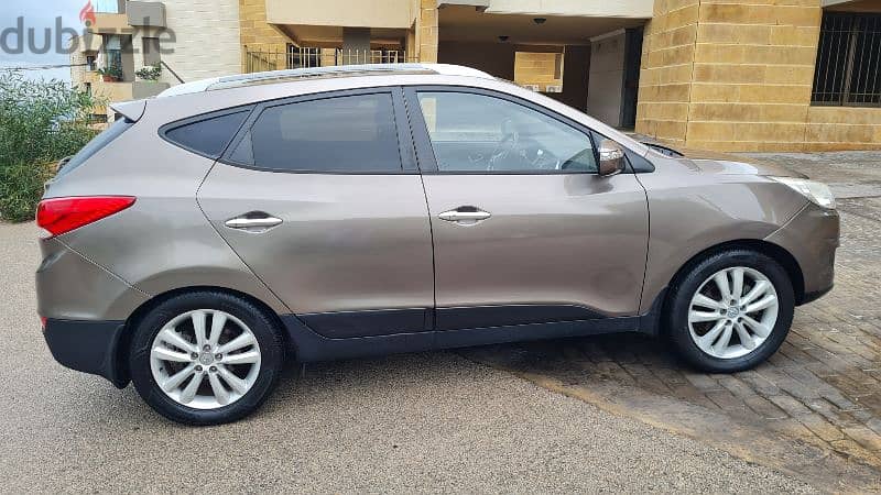 Hyundai Tucson- Limited- One Owner- Cell 03531777 13