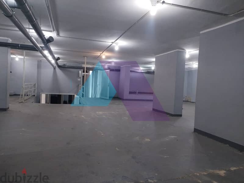 A 600 m2 warehouse for rent in Mansourieh, main road 6