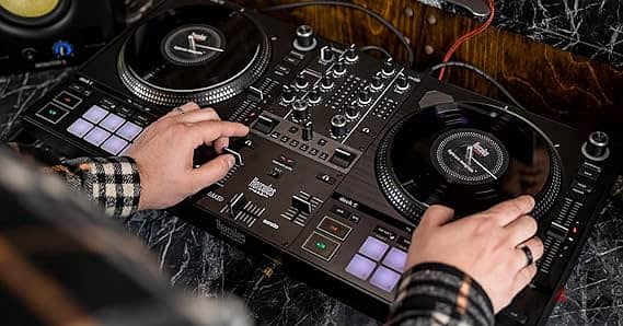 Hercules DJ DJControl Inpulse T7 2-deck Motorized DJ Controller 1