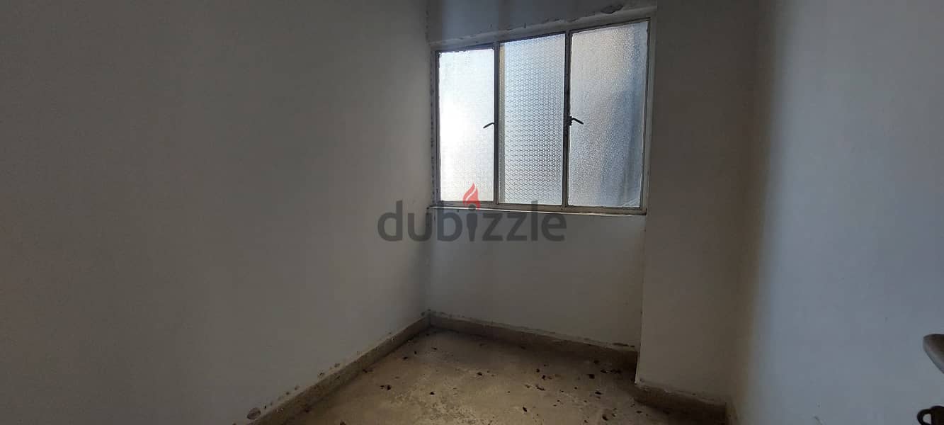 Apartment for sale in Furn El Chebbak شقة للبيع في فرن الشباك 4