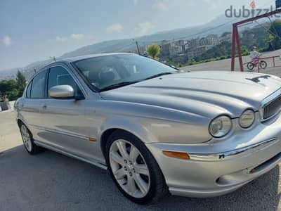 Jaguar X Type.