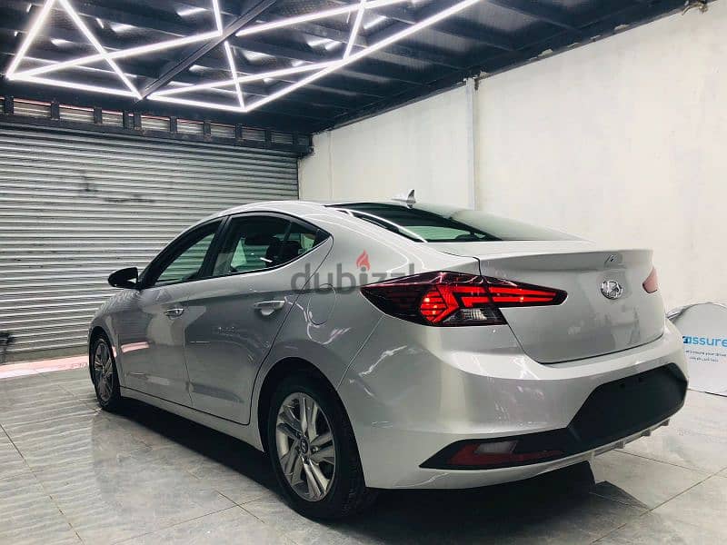 Hyundai Elantra SEL 2019 Low miles leather 1