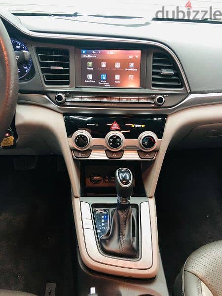 Hyundai Elantra SEL 2019 Low miles leather 4