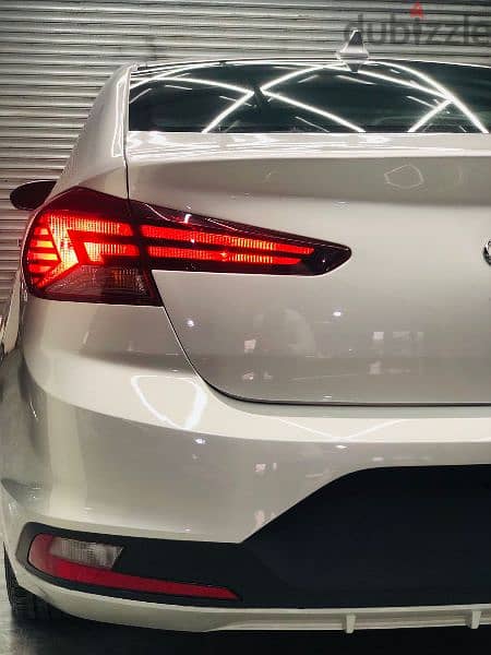 Hyundai Elantra SEL 2019 Low miles leather 9