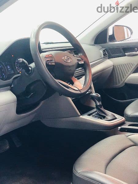 Hyundai Elantra SEL 2019 Low miles leather 15