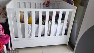 like new!  baby crib with mattress