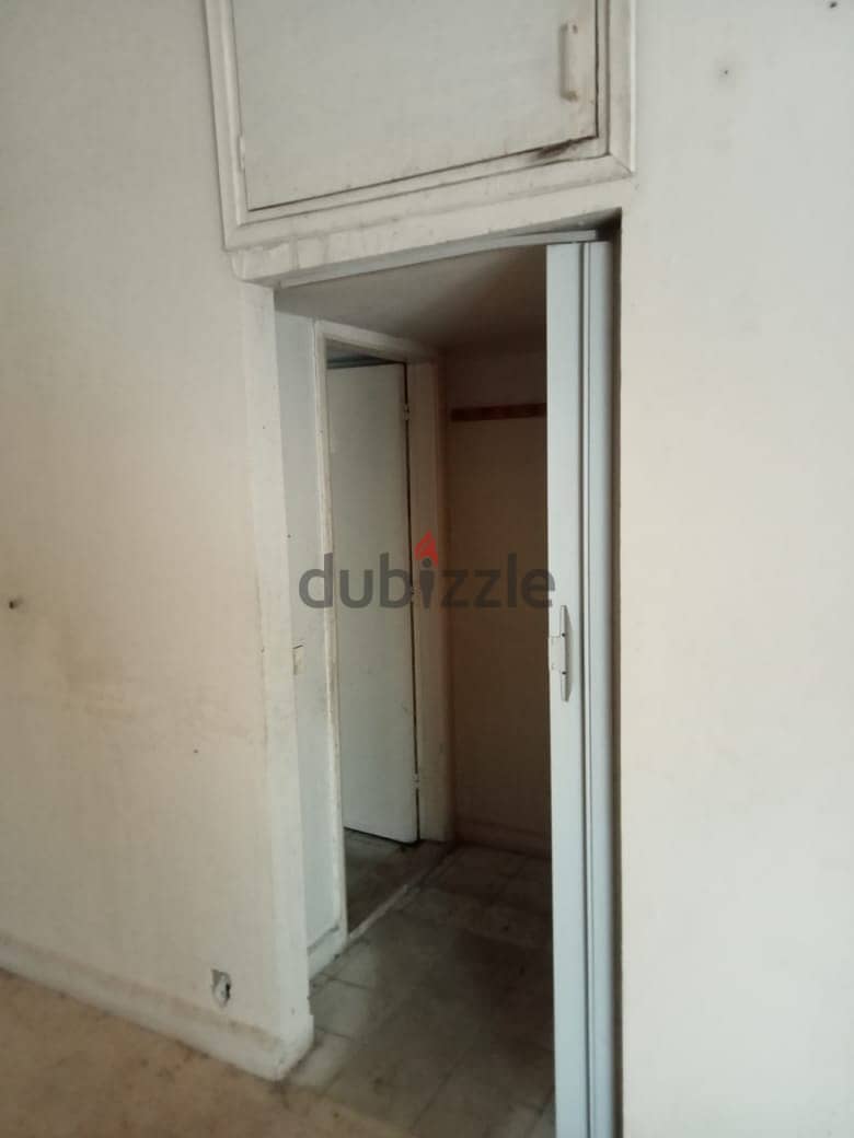 Shop for rent in New Rawda with 2 Parking spots 1