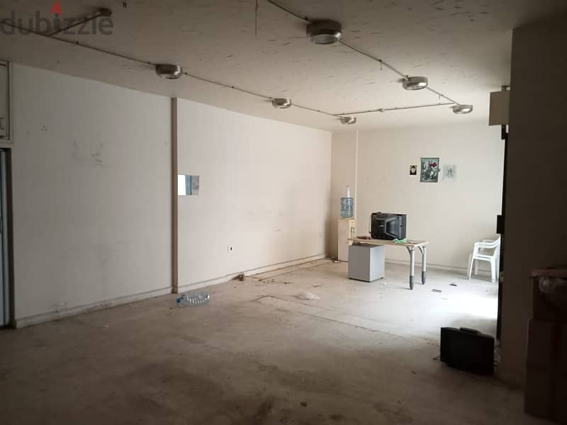 Shop for rent in New Rawda with 2 Parking spots 2