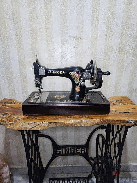 Vintage singer sewing machine
مكنة خياطة سنجر يدوية 1