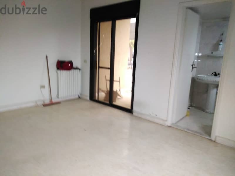 L07609-4-Bedroom Apartment for Rent in Shayle with a Small Terrace 1