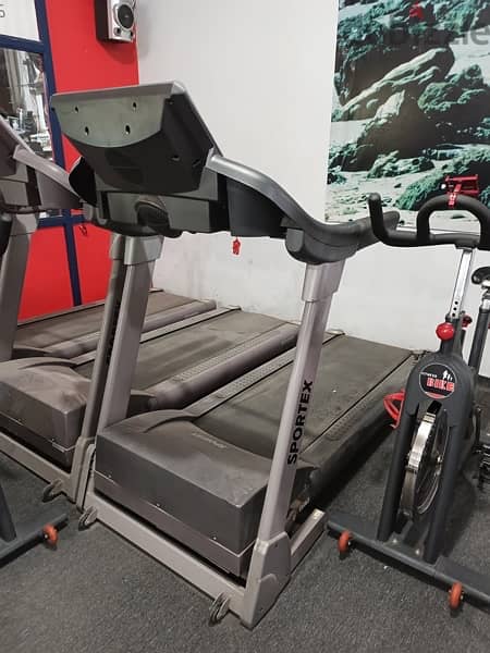 4 treadmills for gym , olympic ,sport ,cardio 2