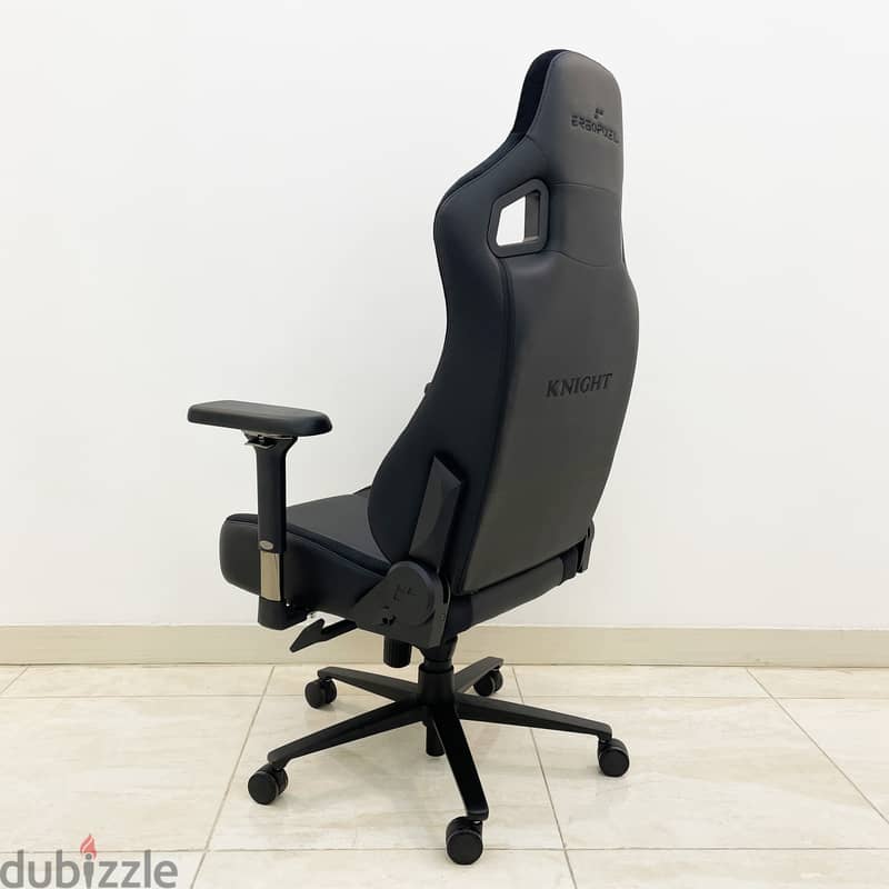 Gaming best sale chair dubizzle