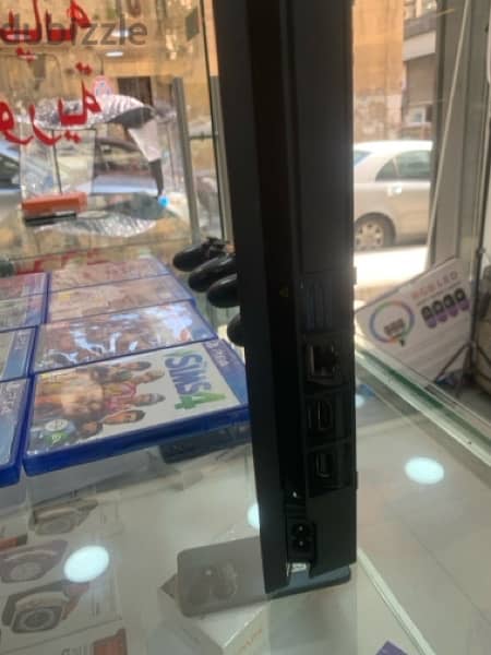 Ps4 Slim msh mafkoke with 2 controller and 4games Video Games