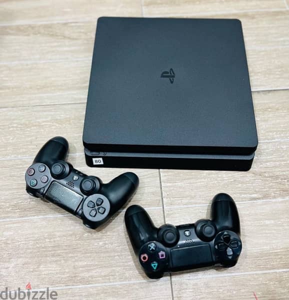 PS4 slim in very good condition (version 7.51) 1