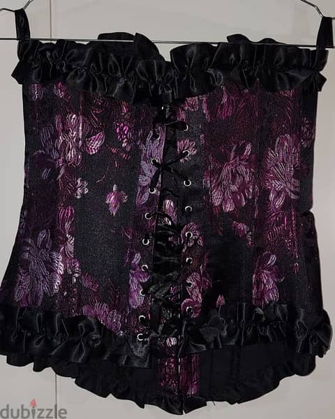 brand new 5 corsets ( 50 usd each) 1