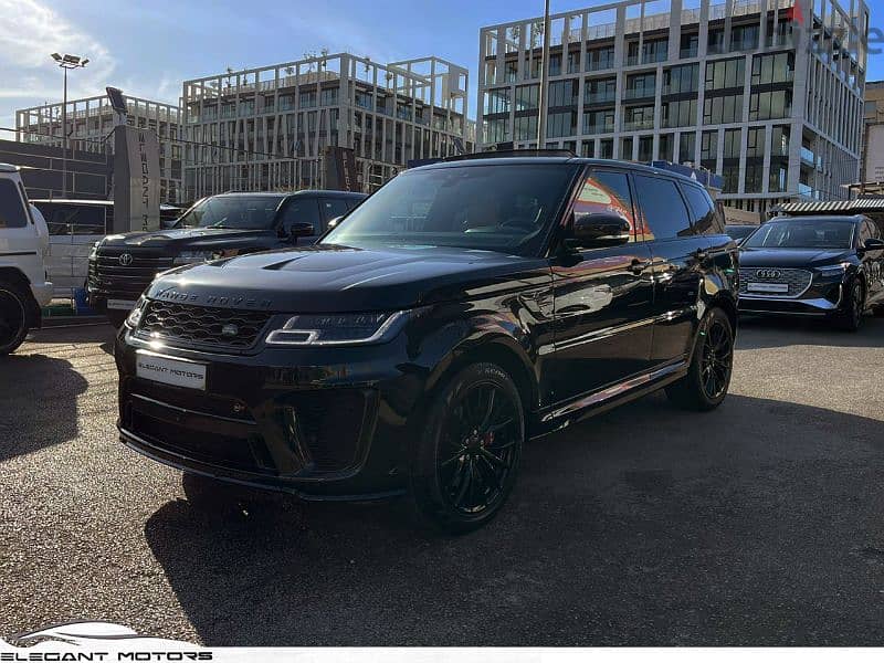 The 2019 Range Rover Sport SVR with 30,000km mileage 6